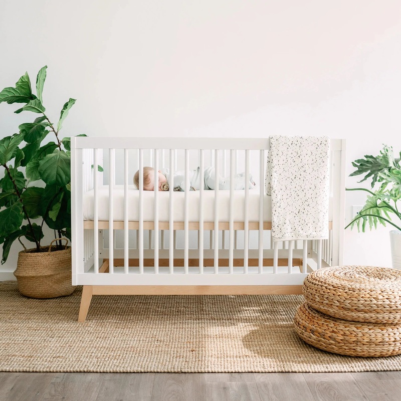 Dadada – Soho 3-in-1 Convertible Crib – White + Natural