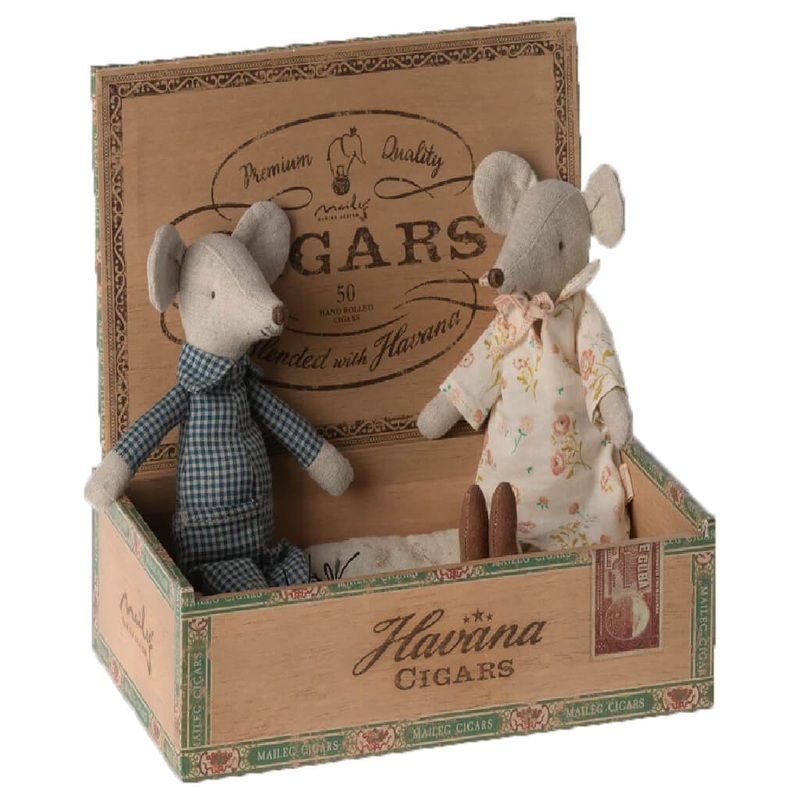 Grandma and Grandpa in Cigarbox