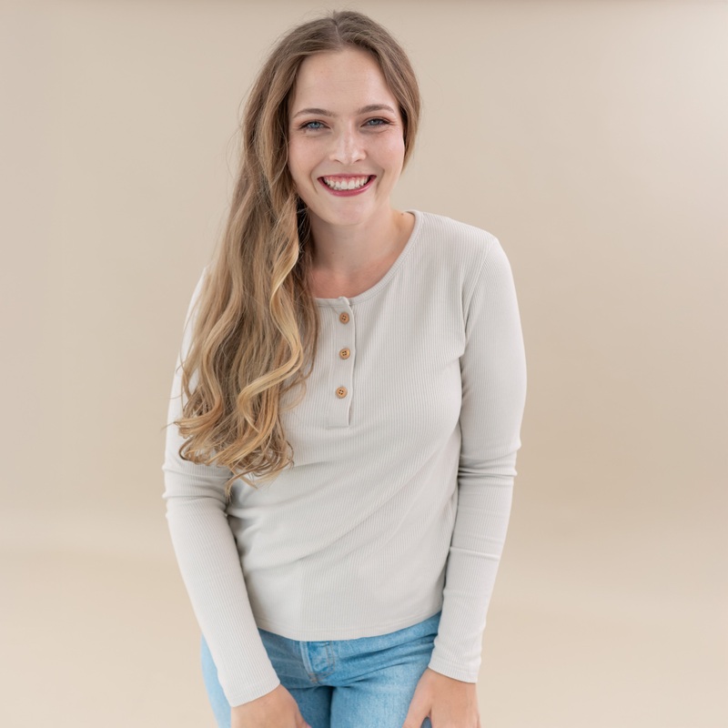 Women’s Ribbed Henley Top in Oat