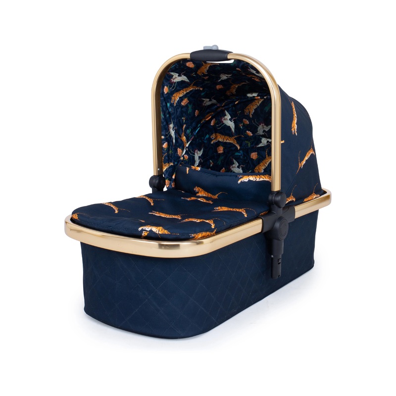 Wow XL Carrycot On The Prowl