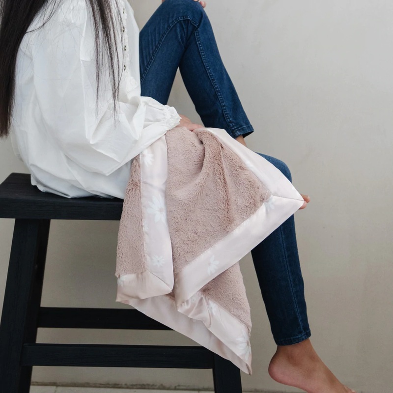 Daisy Satin Border Blanket – Mini