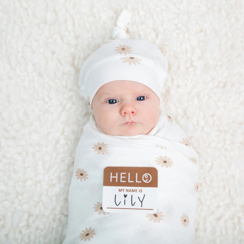 Lulujo | Hello World Blanket & Knotted Hat Daisies