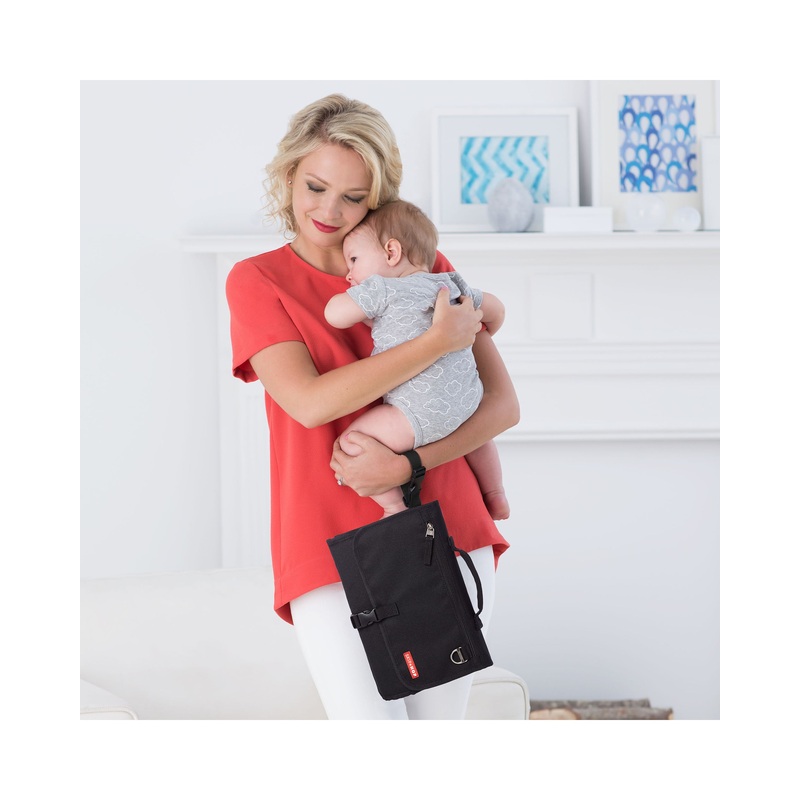 Skip Hop | Pronto Signature Changing Station Black