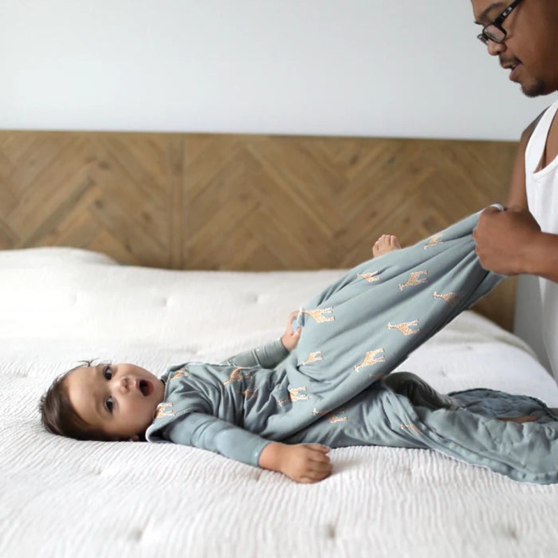 Gunamuna | 2.5 TOG Premium Duvet Sleep Bag 3-9m Giraffe Moss